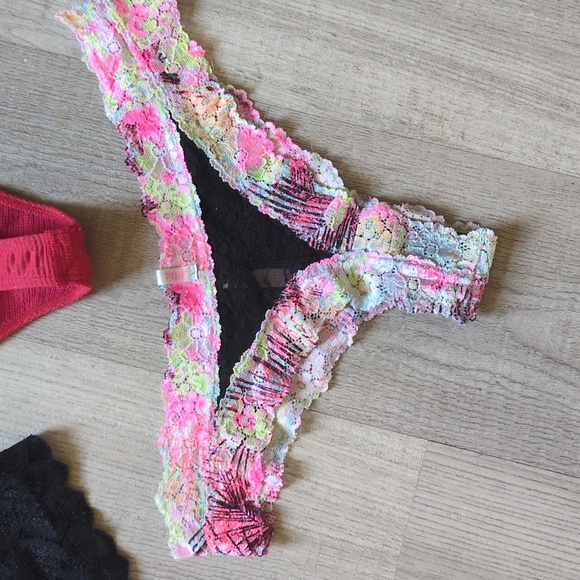 VS PINK thong Bundle - Picture 6 of 11